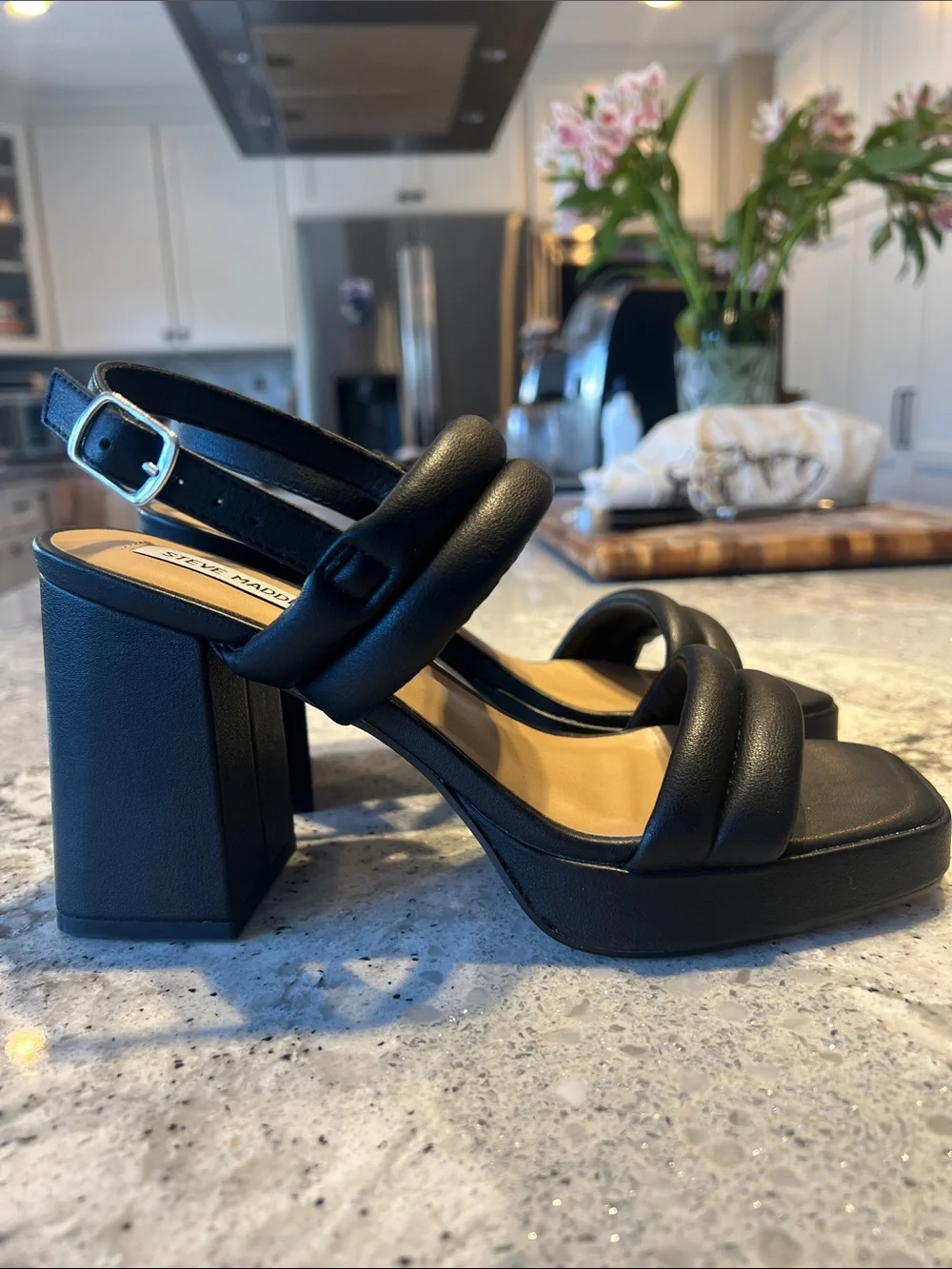 NWT Steve Madden Tahani Black Puffy Platform Sandals Block Heel Size 8 NWOB